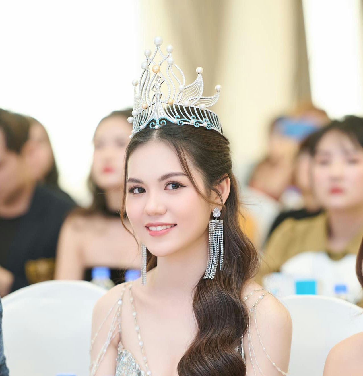 Hoa hậu Lương Kỳ Duyên gặp mặt Nhà tài trợ iDr.Skin tại sự kiện Bio Space Hà Nội